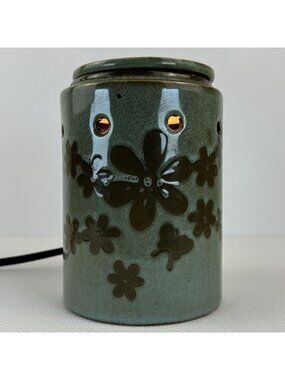 Scentsy Metal Petal 26974 Electric Warmer Ceramic Floral Butterflies Green 6"